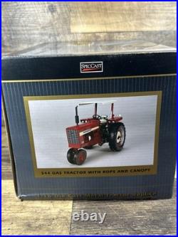 Spec Cast 1/16 International Harvester Tractor 544 Narrow Front IOWA FFA 2012