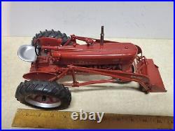 Toy International 400 Farmall Tractor with McCormick loader 1/16