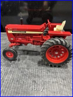 VINTAGE INTERNATIONAL 1026 TRACTOR 1/16th IH ERTL WF NICE