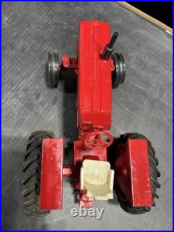 VINTAGE INTERNATIONAL 1026 TRACTOR 1/16th IH ERTL WF NICE