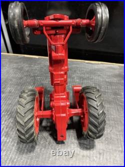 VINTAGE INTERNATIONAL 1026 TRACTOR 1/16th IH ERTL WF NICE
