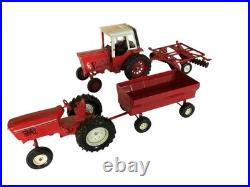 VTG ERTL International Harvester 1586 Tractor Hay Wagon Tractor Cab Disc Plow