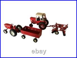 VTG ERTL International Harvester 1586 Tractor Hay Wagon Tractor Cab Disc Plow