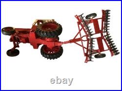 VTG ERTL International Harvester 1586 Tractor Hay Wagon Tractor Cab Disc Plow