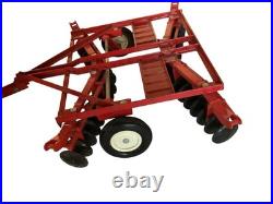 VTG ERTL International Harvester 1586 Tractor Hay Wagon Tractor Cab Disc Plow