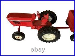 VTG ERTL International Harvester 1586 Tractor Hay Wagon Tractor Cab Disc Plow