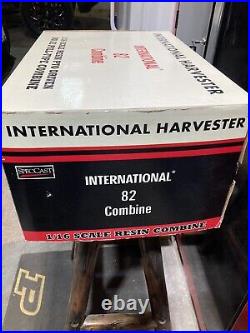 Very Rare INTERNATIONAL #82 Pull-type Combine For A TRACTOR 1/16 MIB IH Resin