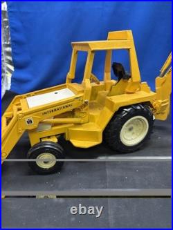 Vintage 1970 ERTL CO. International Harvester Backhoe 1/16 Metal Good Condition