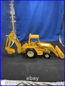 Vintage 1970 ERTL CO. International Harvester Backhoe 1/16 Metal Good Condition
