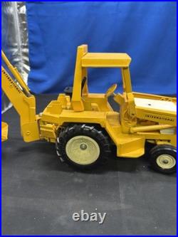 Vintage 1970 ERTL CO. International Harvester Backhoe 1/16 Metal Good Condition