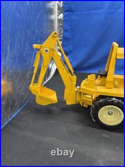 Vintage 1970 ERTL CO. International Harvester Backhoe 1/16 Metal Good Condition