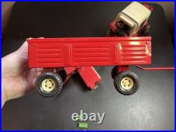 Vintage ERTL International Harvester 1586 Tractor, Wagon Trailer & Hay Baler