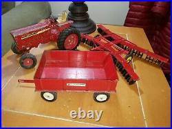 Vintage ERTL International Harvester Farmall 856 Toy Farm Tractor Wagon Tandem