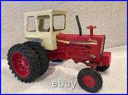 Vintage Ertl 1/16 International 1256 tractor original paint & decals