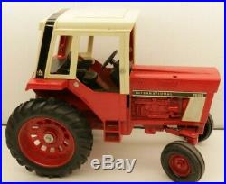 Vintage Ertl 1/16 Scale International Model 1586 Toy Tractor Made in Iowa USA