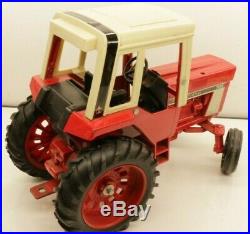 Vintage Ertl 1/16 Scale International Model 1586 Toy Tractor Made in Iowa USA