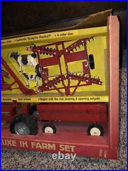 Vintage Ertl Deluxe IH Farm Set 3 Bottom Plow Tractor Wagon Disc 116 Scale 5033