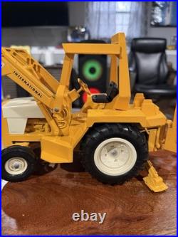 Vintage Ertl Diecast International Harvester Backhoe Loader Tractor/#472/116