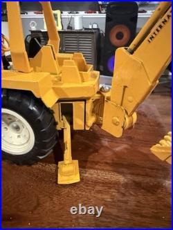 Vintage Ertl Diecast International Harvester Backhoe Loader Tractor/#472/116