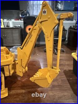 Vintage Ertl Diecast International Harvester Backhoe Loader Tractor/#472/116