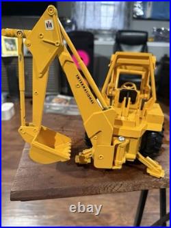 Vintage Ertl Diecast International Harvester Backhoe Loader Tractor/#472/116
