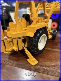 Vintage Ertl Diecast International Harvester Backhoe Loader Tractor/#472/116