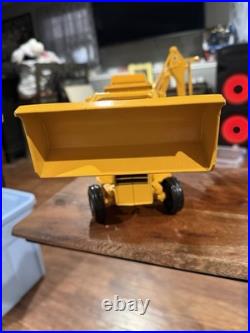Vintage Ertl Diecast International Harvester Backhoe Loader Tractor/#472/116