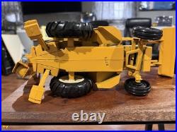 Vintage Ertl Diecast International Harvester Backhoe Loader Tractor/#472/116