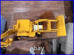 Vintage Ertl Diecast International Harvester Backhoe Loader Tractor/#472/116