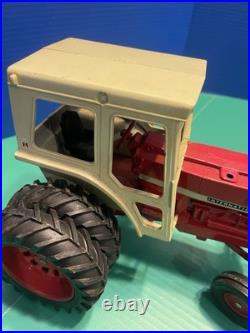 Vintage Ertl International Harvester 1466 Farmall Turbo Tractor 1/16 with Duals