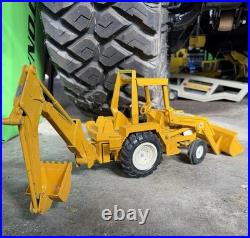 Vintage Ertl International Harvester Tractor Loader Backhoe #472 116 Scale