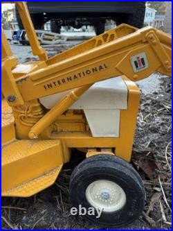 Vintage Ertl International Harvester Tractor Loader Backhoe #472 116 Scale