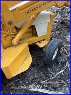 Vintage Ertl International Harvester Tractor Loader Backhoe #472 116 Scale