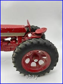 Vintage Farmall #560 Die Cast IH Farmall Toy Tractor 1/16 scale Made In USA
