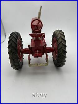Vintage Farmall #560 Die Cast IH Farmall Toy Tractor 1/16 scale Made In USA
