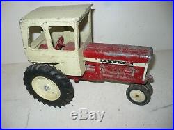Vintage Farmall 560 Tractor With Cab 1/16 Nf Ih Ertl International