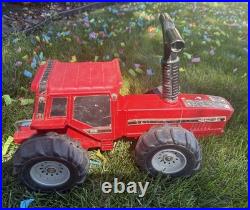 Vintage IH International Harvester 2+2 ERTL Red Tractor Ride On Toy RARE