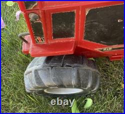 Vintage IH International Harvester 2+2 ERTL Red Tractor Ride On Toy RARE