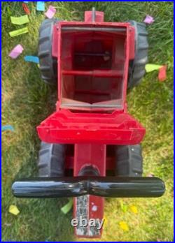 Vintage IH International Harvester 2+2 ERTL Red Tractor Ride On Toy RARE