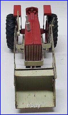 Vintage International Farmall 806 Tractor With Loader By Ertl 1/16 Scale
