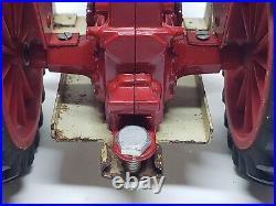 Vintage International Farmall 806 Tractor With Loader By Ertl 1/16 Scale