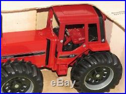 Vintage International Harvester 7488 IH 2+2 4WD Tractor NIB 116 dirty box Ertl
