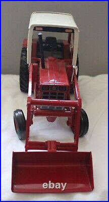 Vintage International Harvester #986 Diecast Body Front Loader Tractor Very Nice