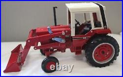 Vintage International Harvester #986 Diecast Body Front Loader Tractor Very Nice