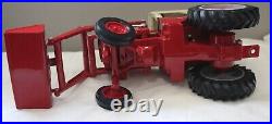 Vintage International Harvester #986 Diecast Body Front Loader Tractor Very Nice