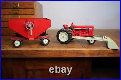Vintage International Harvester ERTL Metal Loader Tractor Farm toy 1/16 Trailer