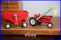 Vintage International Harvester ERTL Metal Loader Tractor Farm toy 1/16 Trailer