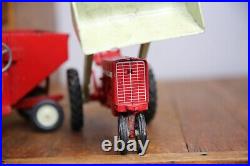 Vintage International Harvester ERTL Metal Loader Tractor Farm toy 1/16 Trailer Vintage International Harvester ERTL Metal Loader Tractor Farm toy 1/16 Trailer