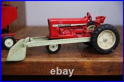 Vintage International Harvester ERTL Metal Loader Tractor Farm toy 1/16 Trailer