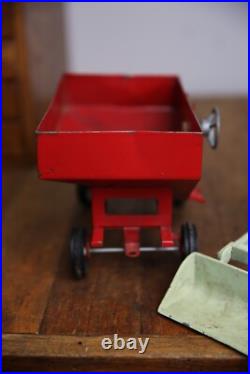 Vintage International Harvester ERTL Metal Loader Tractor Farm toy 1/16 Trailer Vintage International Harvester ERTL Metal Loader Tractor Farm toy 1/16 Trailer
